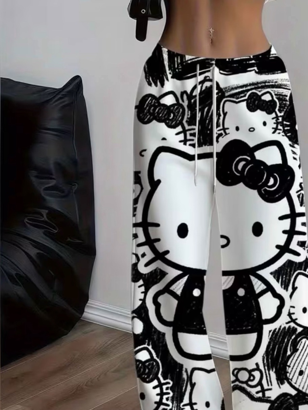 Women’s Sanrio Lounging Pants Sweatpants Hello kitty Black & White SZ S